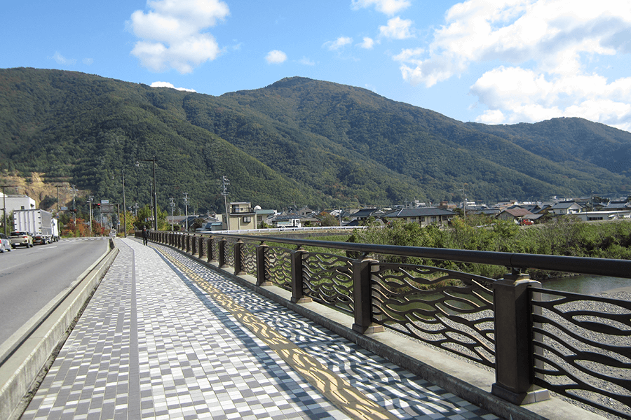 大正橋から見る五里ケ峰